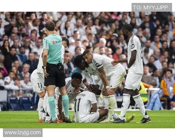 皇马门将卡西利亚斯因伤缺席下一场关键战，球迷担忧困扰后防表现